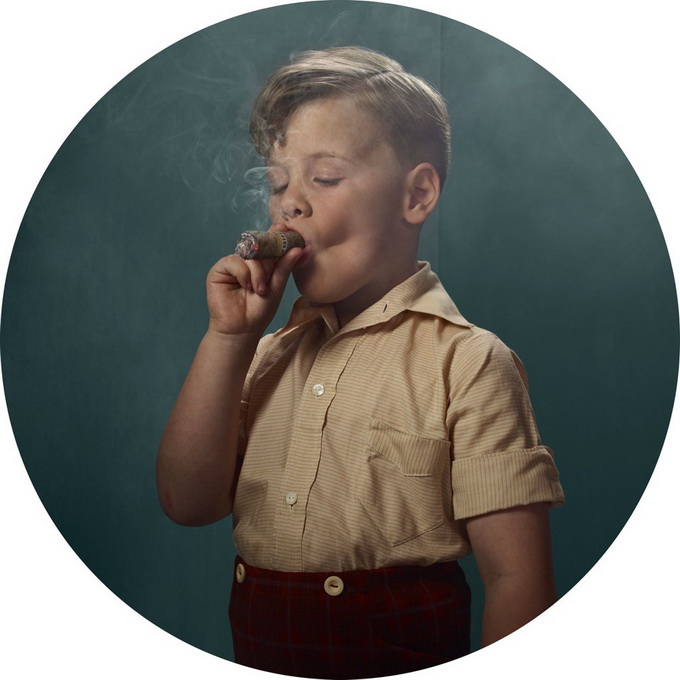 «Курящие дети»: креатив от Frieke Janssens