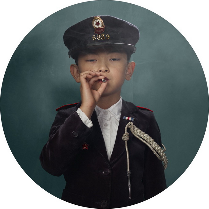 «Курящие дети»: креатив от Frieke Janssens