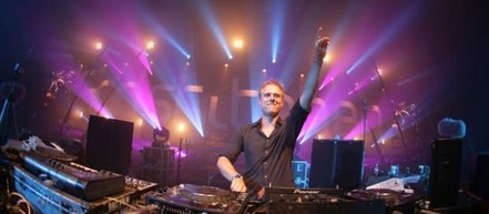 Armin van Buuren выступит в Делюксе