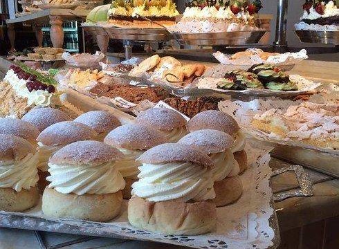 Cake Brunch in UK cafe