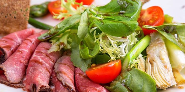 Салат с ростбифом и артишоками под трюфельной заправкой!