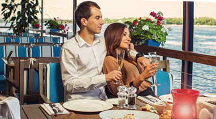 Встречаем праздник любви с рестораном «Веранда на Днепре»