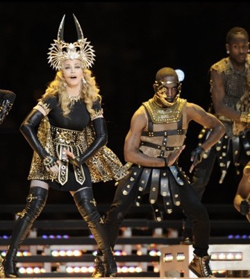 Мадонна отожгла на выступлении в нарядах Givenchy Haute Couture