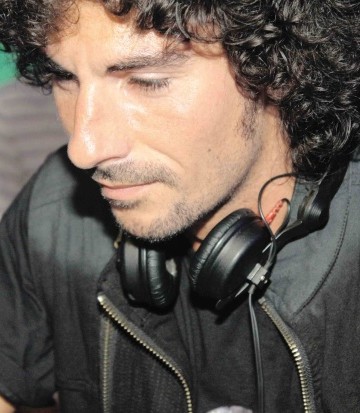 Музыкальный модник DJ Sasha Muki в OK Bar