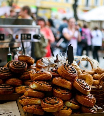 Ярмарка местных продуктов и вкусной еды в центре Одессы