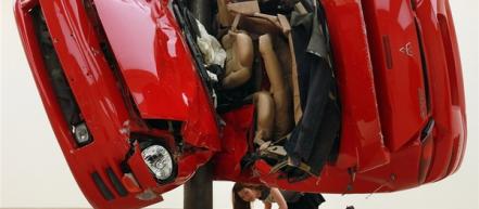 В Лондоне проходит выставка разбитых машин
