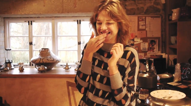 Топ-модель Наталья Водянова учит готовить блины 