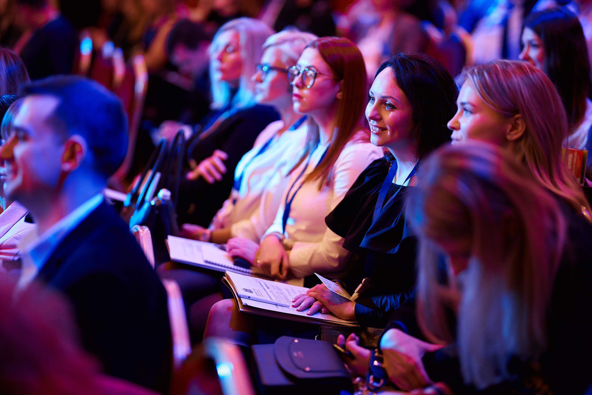 Conference. Конференция. Модная конференция. Конференция по Digital-маркетингу. Дизайн международной конференции.