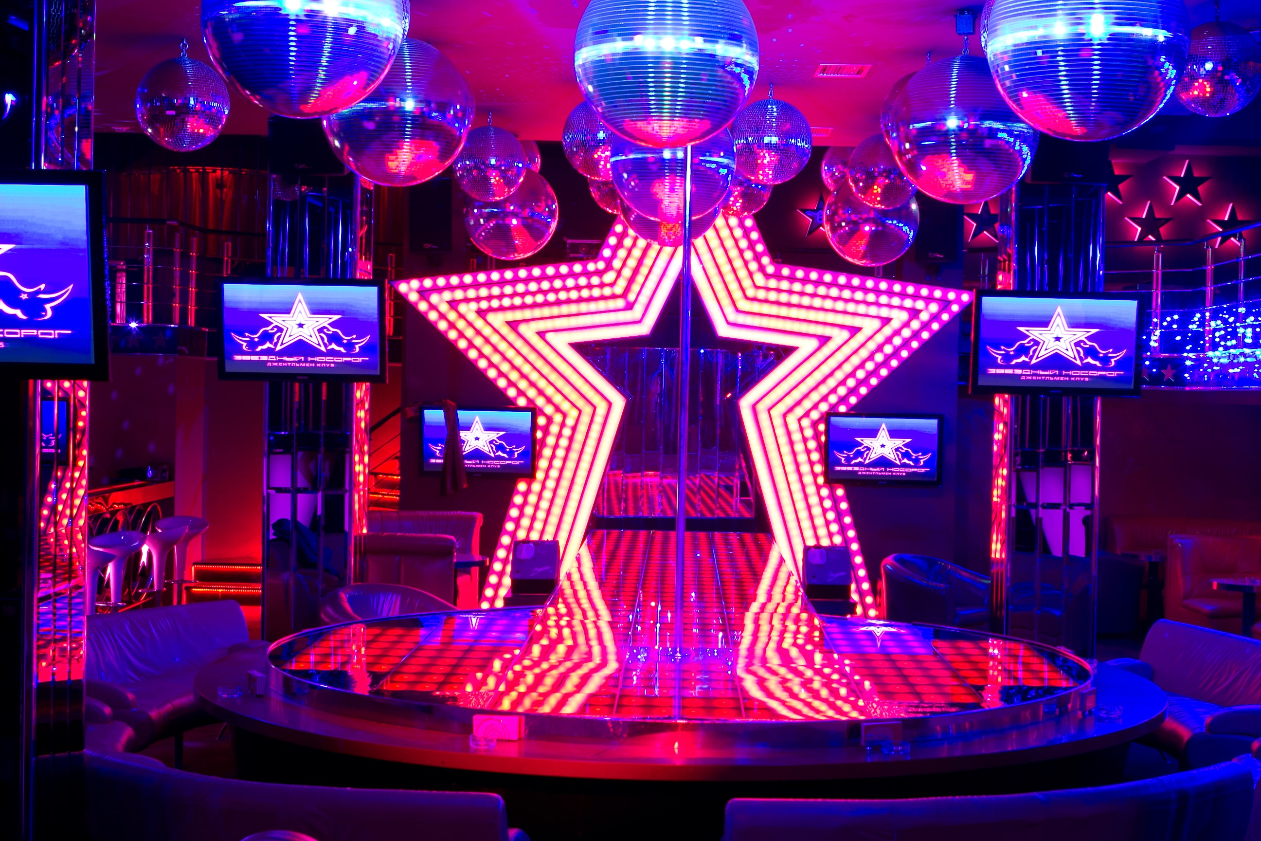 Strip club. Звёздный носорог Киев. Стрип клуб интерьер. Ночной клуб носорог. Звёздный носорог стриптиз клуб.