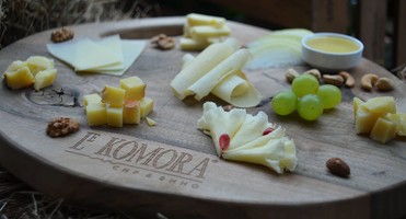 Le Komora сир&вино 